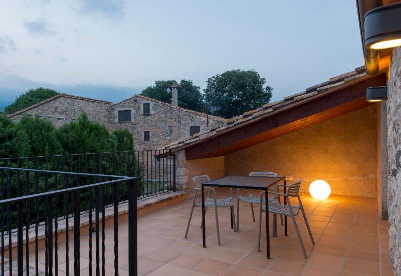 Triple Room with Terrace - In The Masia image 3