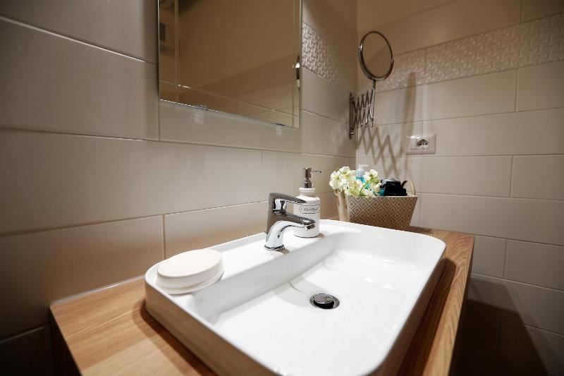 Junior Suite with Balcony image 2
