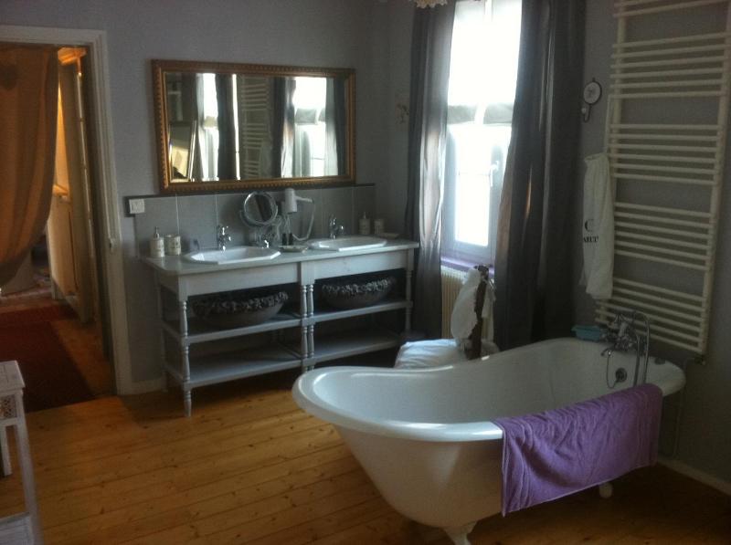 Suite (2 Adults) image 3