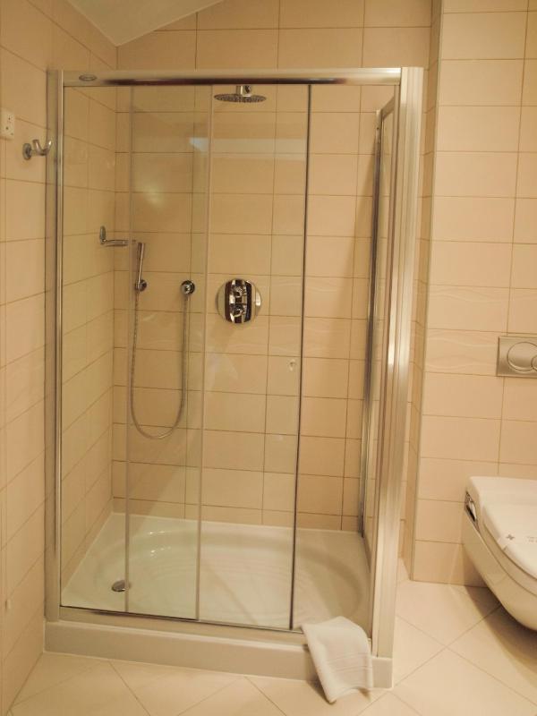 Deluxe Suite with Sea View image 3
