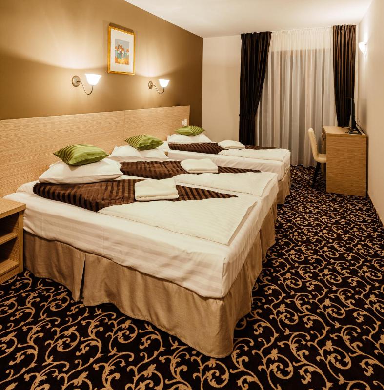 Triple Room with Private Bathroom image 2