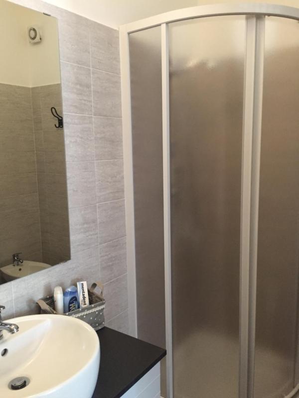 Double Room image 3