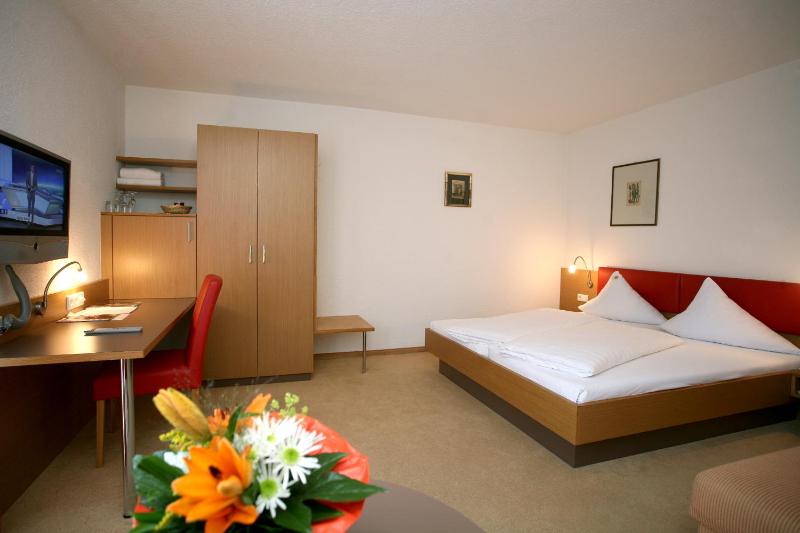 Double Room image 3