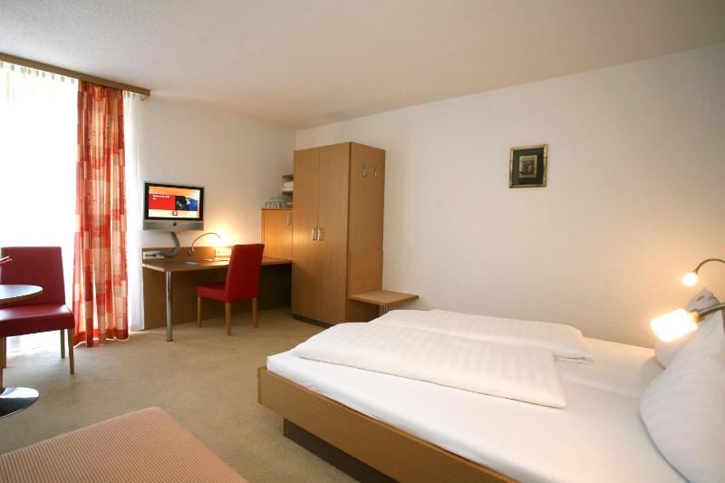 Double Room image 2
