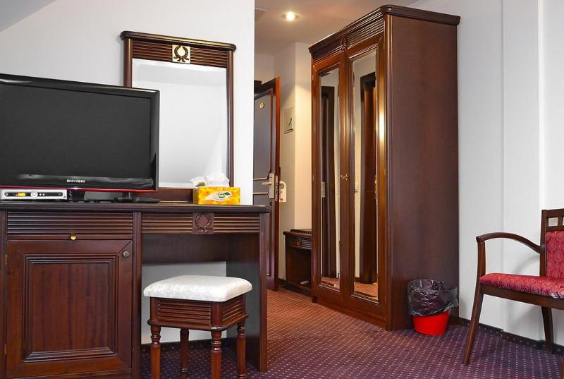Double Room image 1