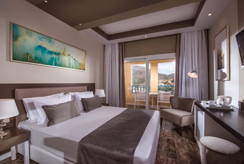 Double or Twin Room with Garden View image 1