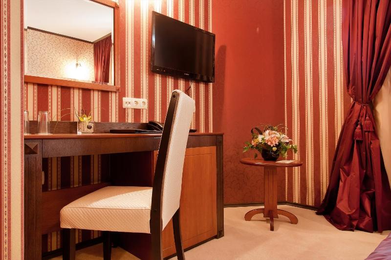 Double Room image 4
