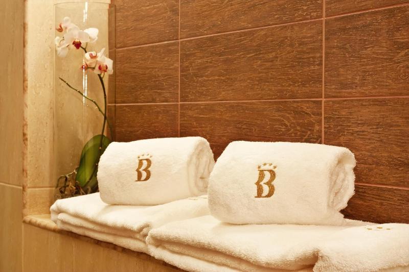 Junior King Suite image 2