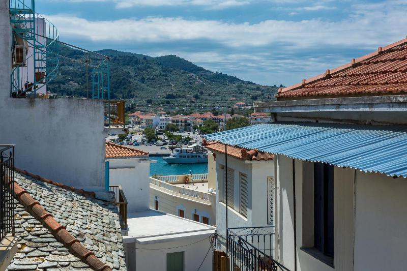 Evagelia's deluxe villa-Jacuzzi in Skopelos center - image 27