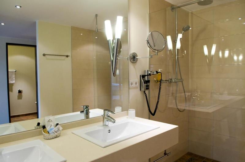Superior Double Room image 3