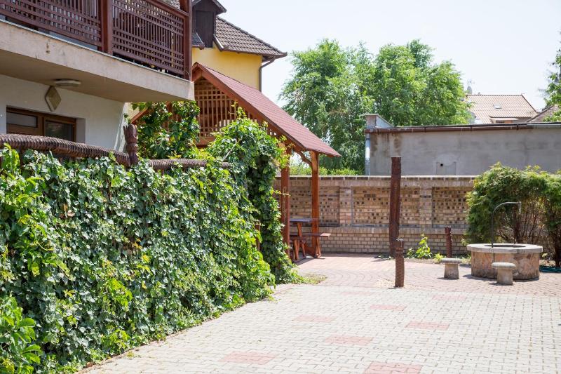 Rózsakert Apartmanház - image 11