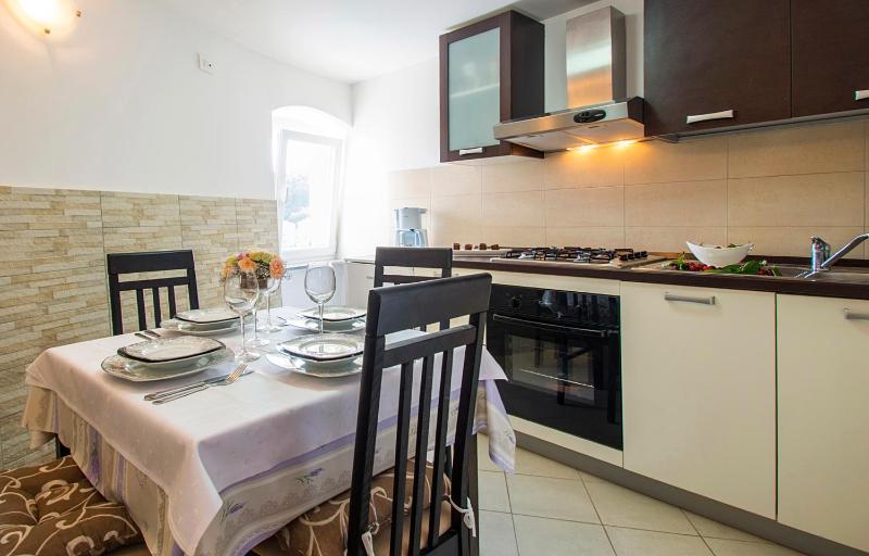 Karla Apartment - image 3