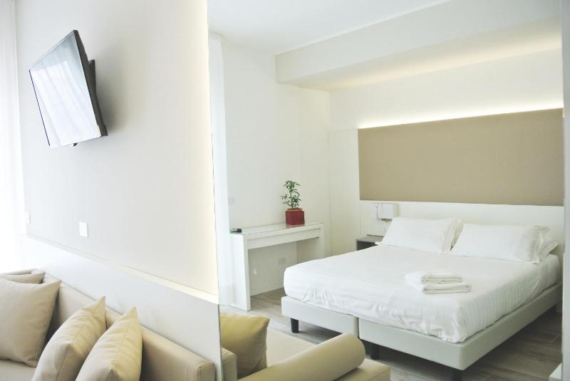 Superior Double Room with Extra Bed image 3