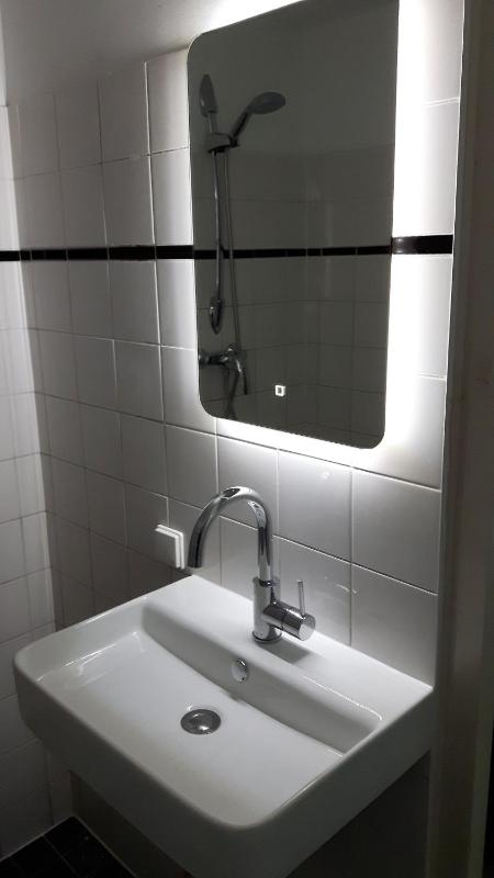 Double or Twin Room image 4