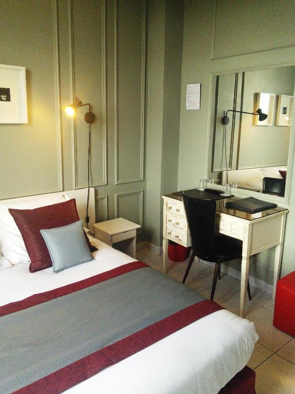 Double Room with Sea View image 2