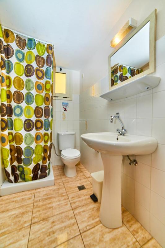 One-Bedroom Apartment image 2