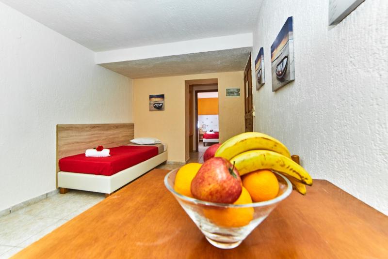 One-Bedroom Apartment image 3