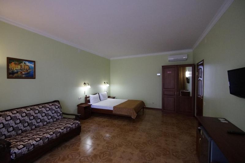 Classic Quadruple Room image 1