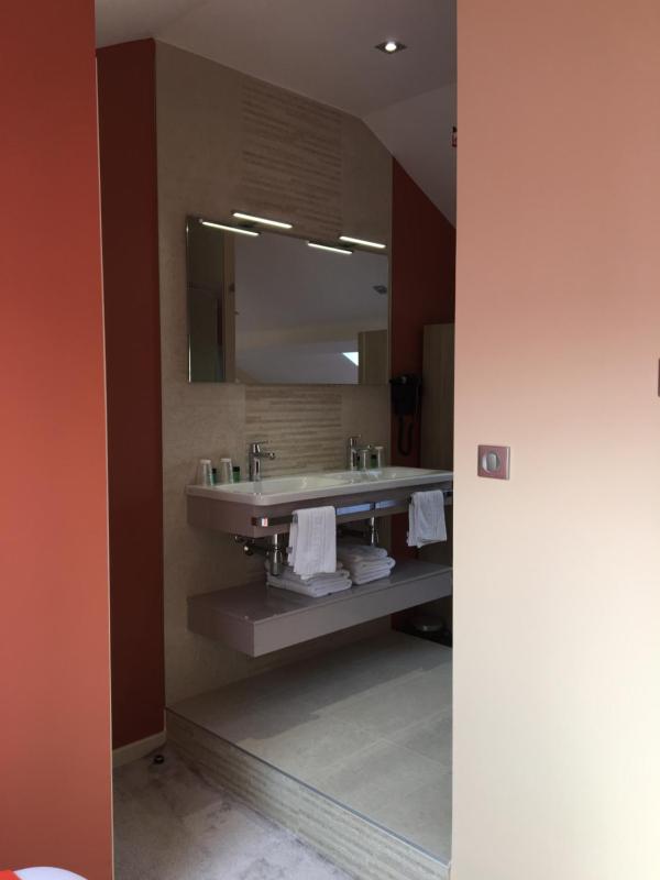 Standard Quadruple Room image 4