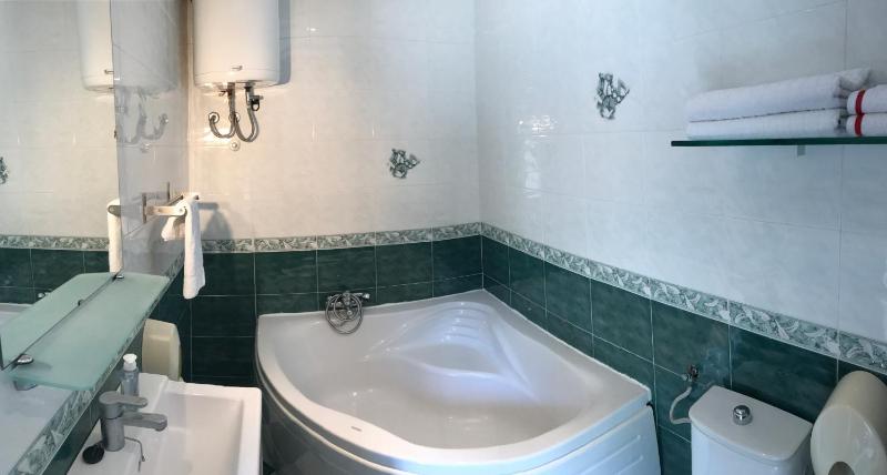 Comfort Studio with Balcony and Partial Sea View image 3