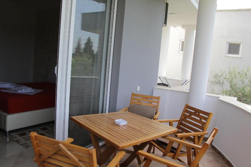 One-Bedroom Apartment with Balcony image 3