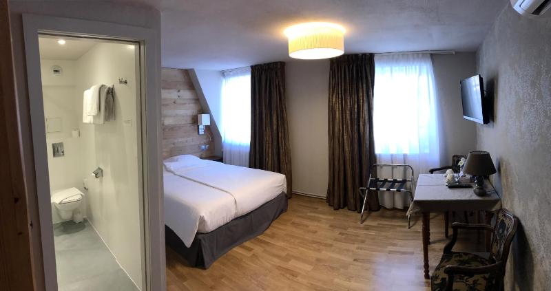 Superior Double Room image 4