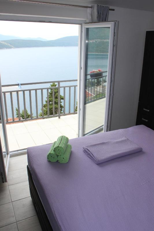 Deluxe Triple Room with Sea View image 3