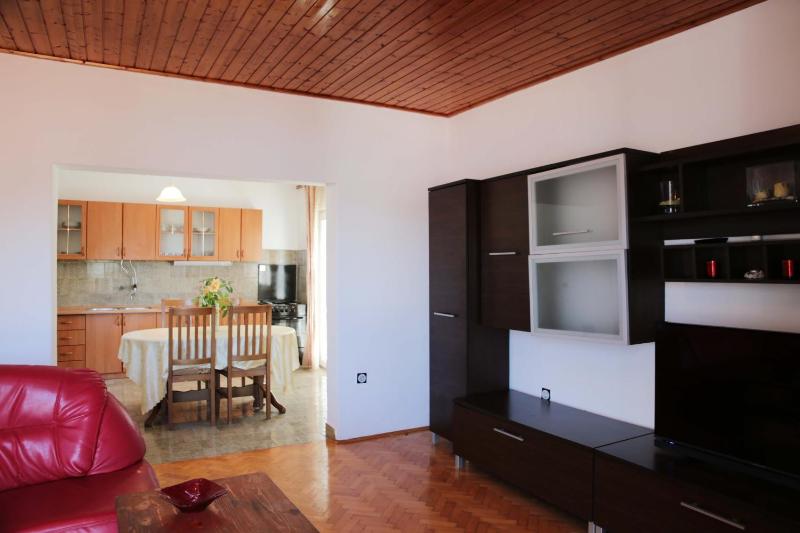 One-Bedroom Apartment with Sofa Bed (4 Adults) image 2