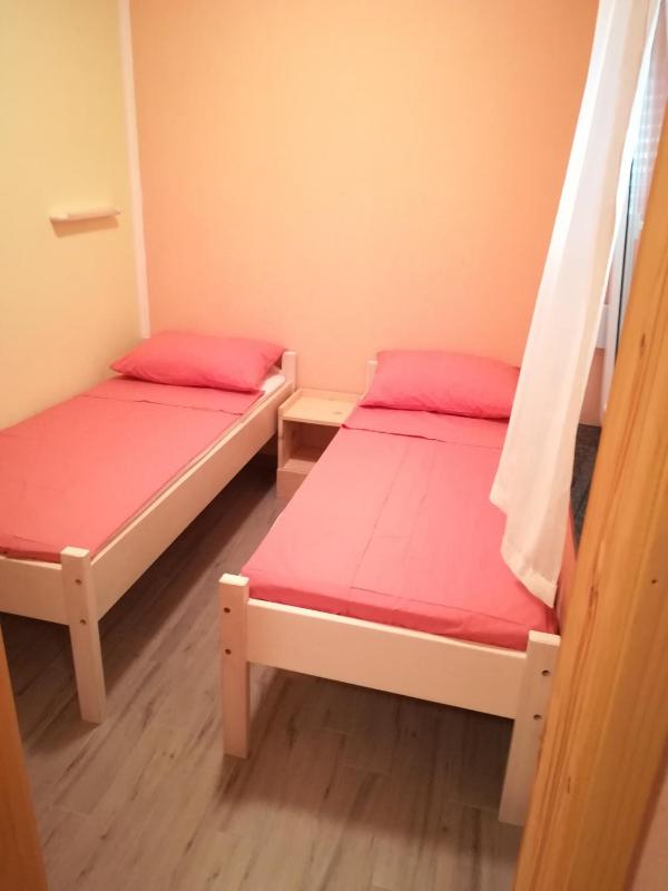 Twin Room with Private Bathroom image 4