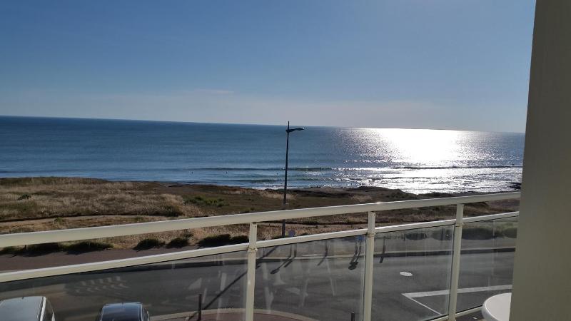 Triple Room with Balcony and Sea View image 3