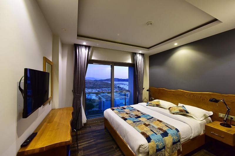 One-Bedroom Apartment with Sea View image 4