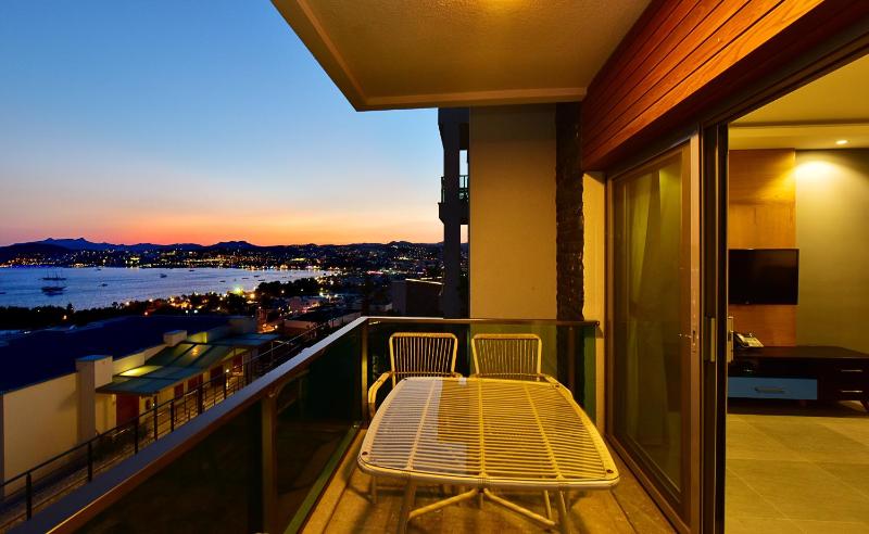 One-Bedroom Apartment with Sea View image 2