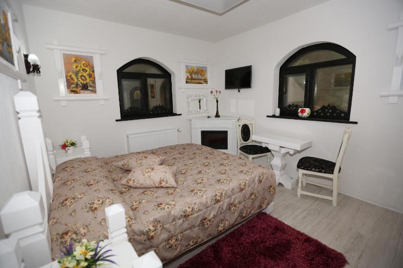 Standard Double Room image 4