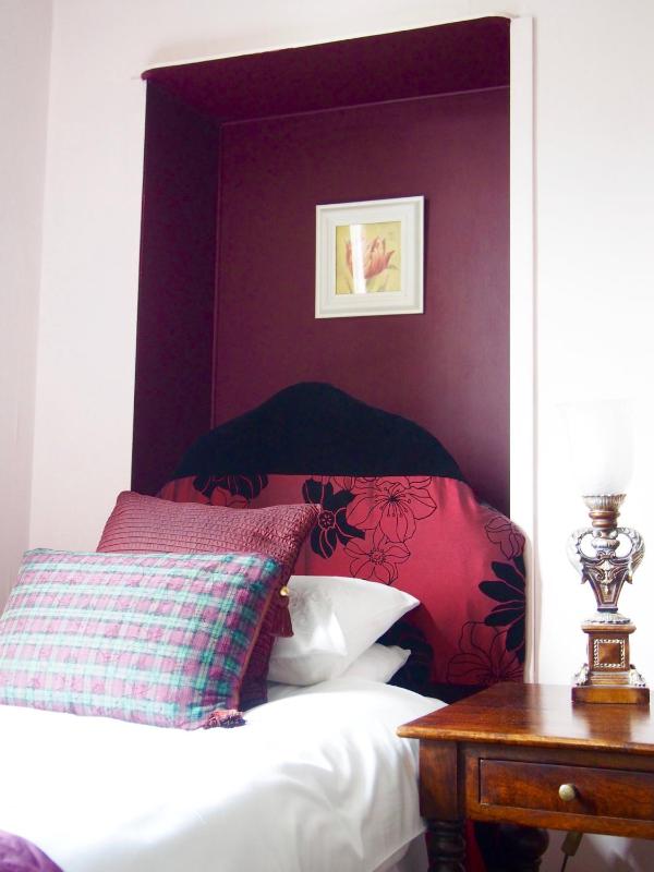 Standard Twin Room with Garden View image 2