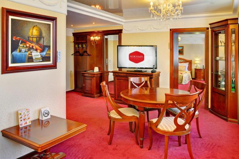 Suite with Spa Bath image 3