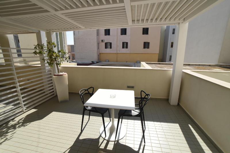 Superior Double Room with Balcony image 4