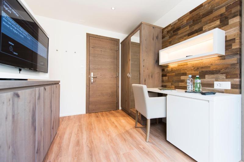 Standard Double Room image 1