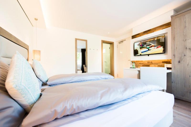 Double Room with Balcony image 1