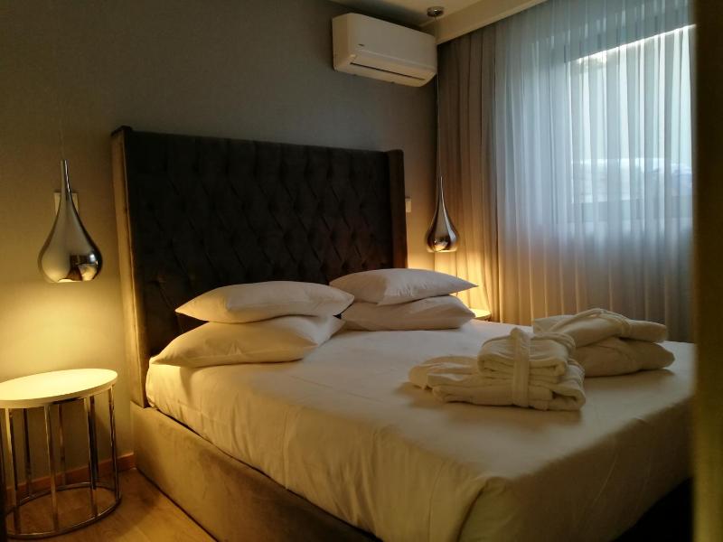 Deluxe Suite image 3