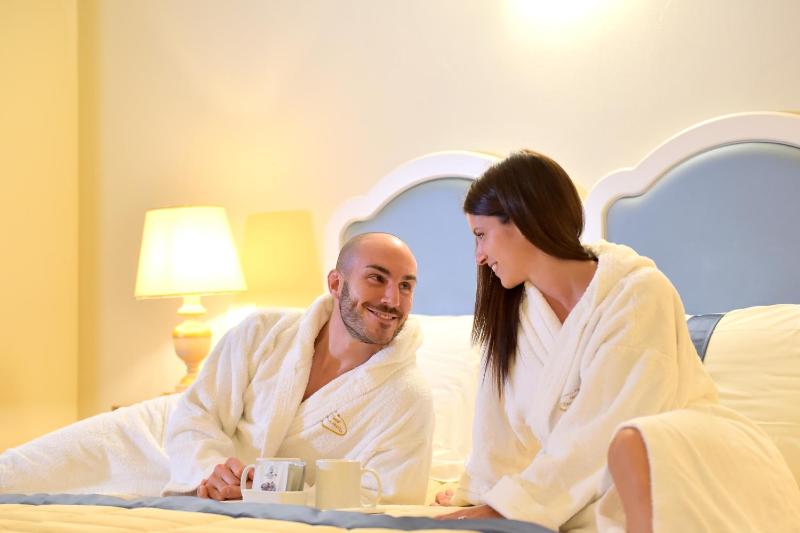 Superior Double Room with Spa Access image 4