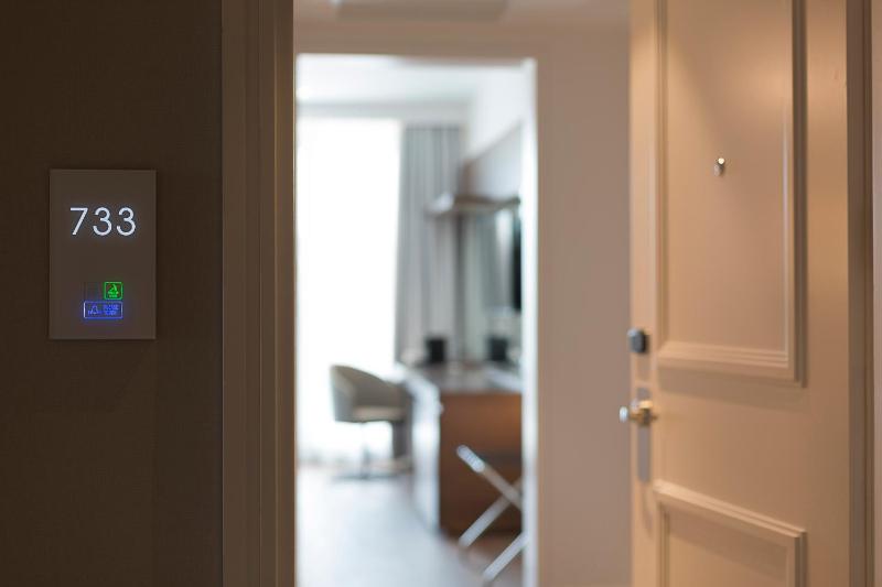 Executive Double Room with City View image 4