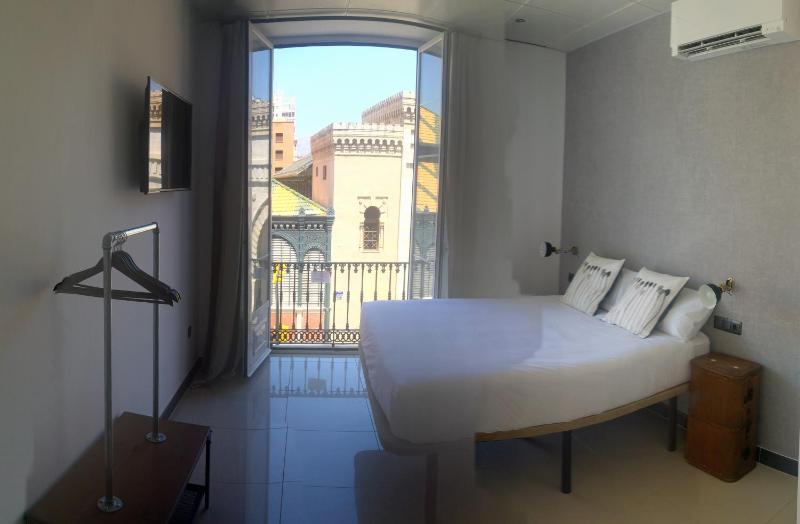 Superior Double Room with Balcony image 3