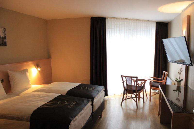 Double Room image 2