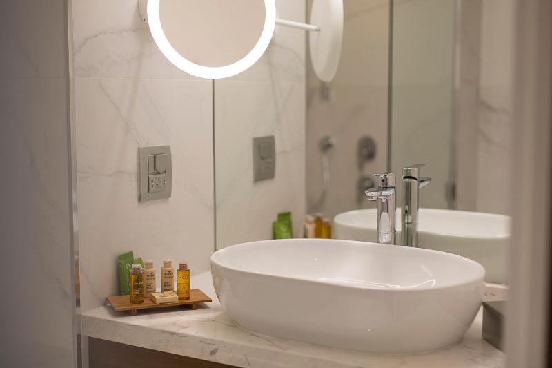 Executive Double Room with City View image 1