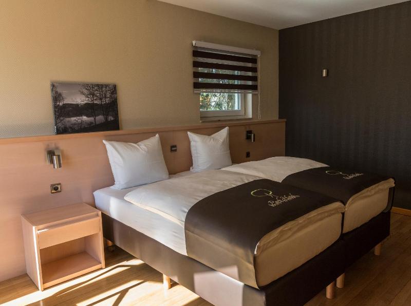 Double Room image 4