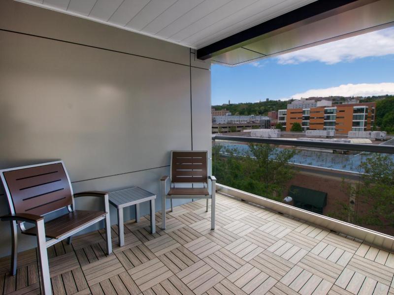 King Room with Balcony image 3