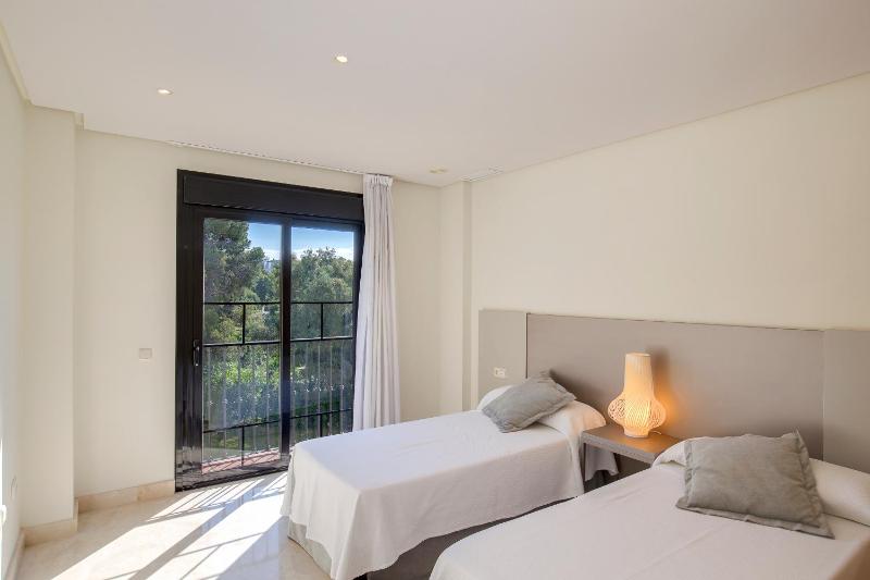 Two-Bedroom Apartment with terrace & parking image 3