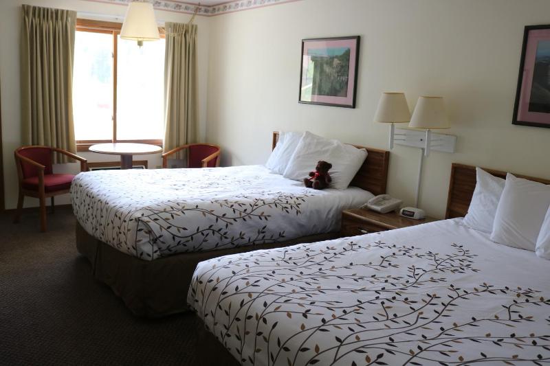 Superior Queen Room with Two Queen Beds image 2