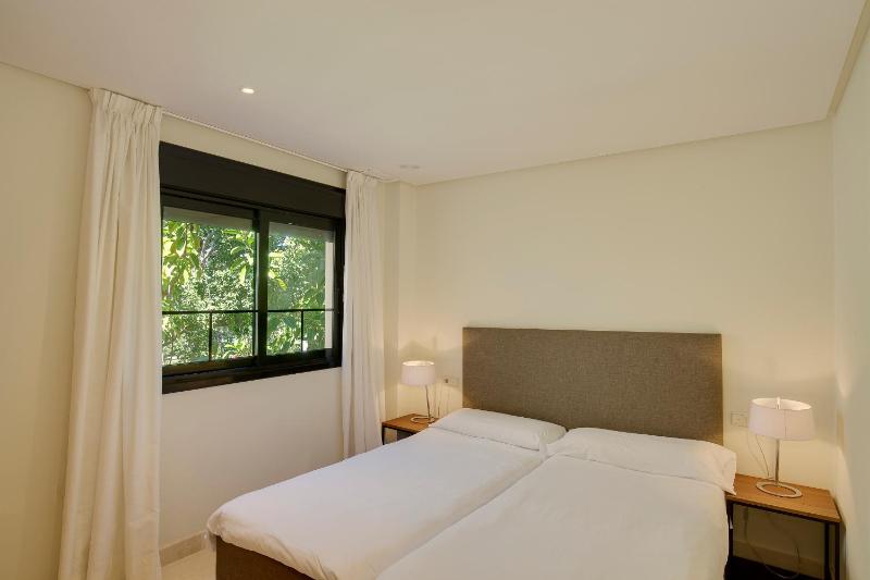 Four-Bedroom Apartment with terrace & parking  image 4