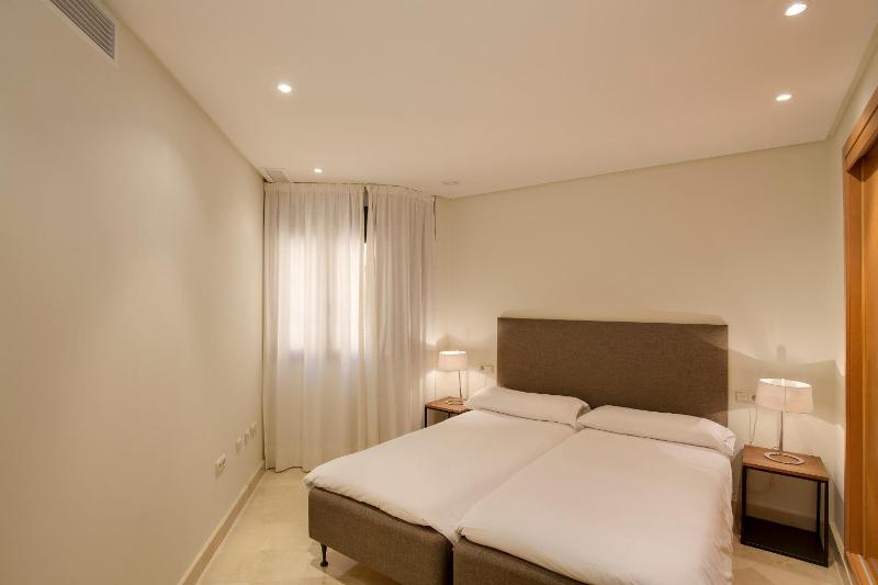 Four-Bedroom Apartment with terrace & parking  image 2